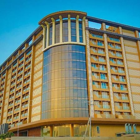 Weekend Address Managed By Global Hospitality Aparthotel Surat Exterior foto