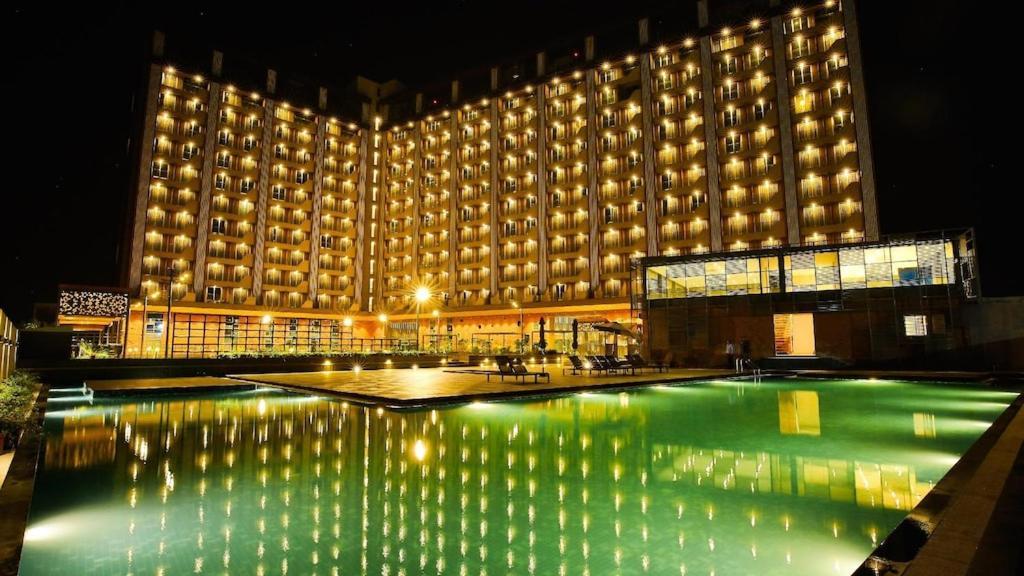 Weekend Address Managed By Global Hospitality Aparthotel Surat Exterior foto